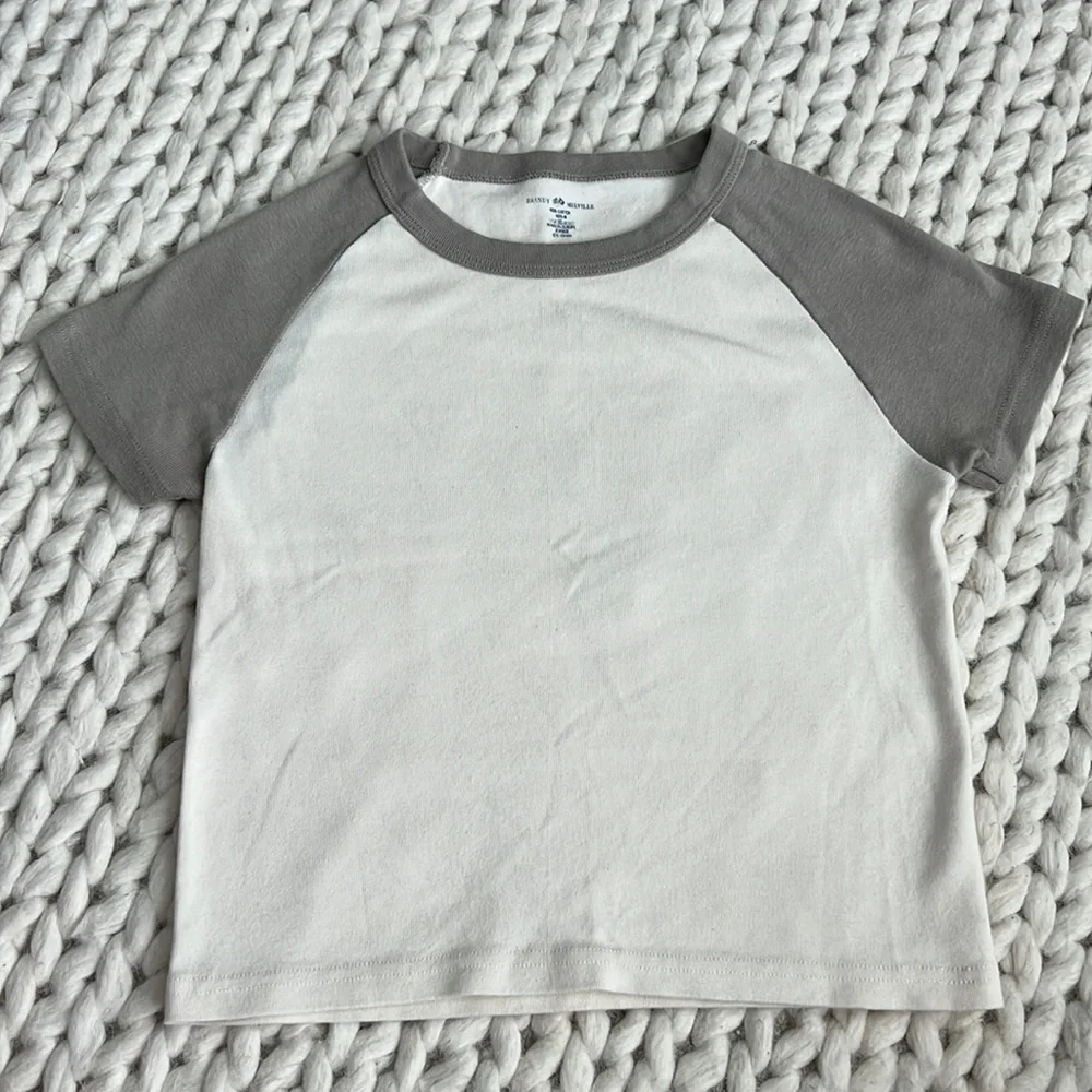 Brandy Melville tee - Picture 1 of 3